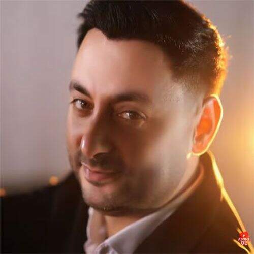 دانلود آهنگ شامیل ولی اف به نام قالدیراق شرفه آهنگ شامیل ولی اف قالدیراق شرفه